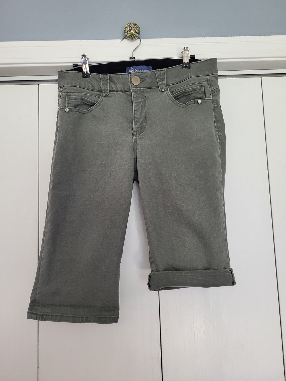 Democracy Sz 8 AB Solution, Olive Green Knee-Length Women's Bermuda Shorts